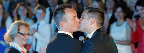 Haber | Fransa`da İlk Eşcinsel Evlilik Yapıldı!