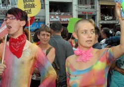 Haber | Eşcinseller Başbakan`a sahip çıktı