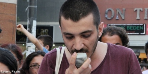 Haber | LGBT aktivistinden Başbakan`a: Biz ibneliği çok iyi biliriz, onu da bizden öğrenin