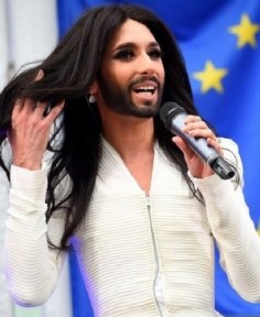 Haber | Avusturya`lı Travesti İzdiham Yarattı