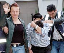 Haber | Gay koruma başkanı travestiyi soyundurup, nasıl falakaya çekti 