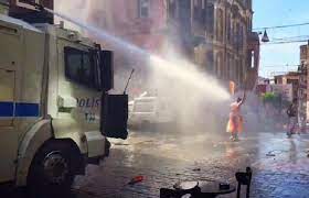 Haber | ABD ve Avrupa Onur Yürüyüşü`ne polis müdahalesini anlayamadı