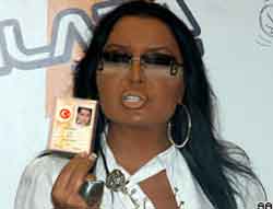 Haber | Müziğin divası Bülent Ersoy gizlice nişanlandı. Nişan hediyesi olarakta otomobil aldı!