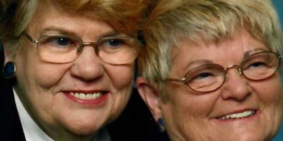 Haber | BERABERLİKLERİNİN 50.YILLARINI KUTLAYAN LEZBİYEN BÜYÜKANNELERİN YÜREK ISITAN HİKAYESİ