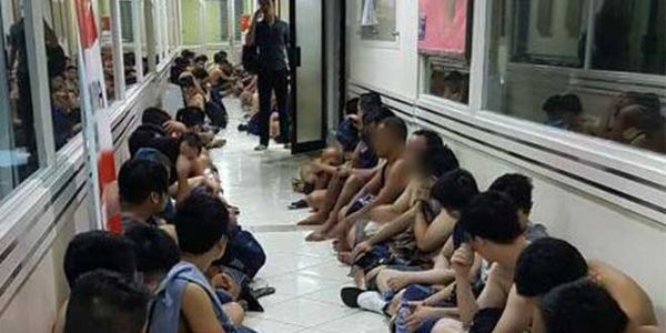 Haber | ENDONEZYA’DA GAY SAUNA BASKINI: 141 ERKEĞE GÖZALTI