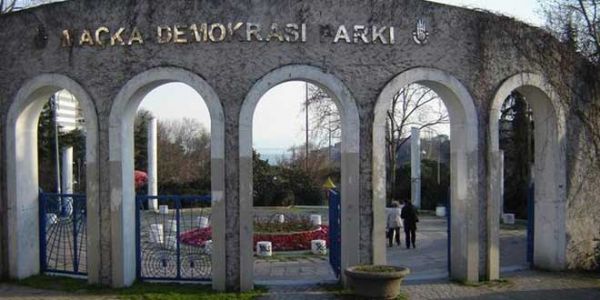 Haber | İSTANBUL MAÇKA PARKI’NDA EŞCİNSEL ÇİFTE TEKMELİ TOKATLI SALDIRI