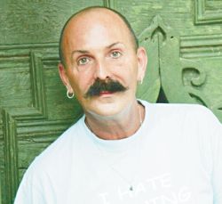 Haber | 7 yaşına kadar kendimi kız zannettim’ Muhafazar Eşcinsel`den açıklamalar