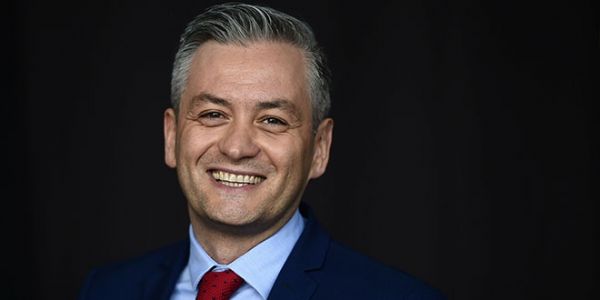 Haber | MUHAFAZAKAR POLONYA’DA DEĞİŞİM İSTEYEN EŞCİNSEL POLİTİKACI PARTİ KURDU