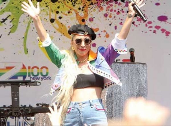 Haber | LADY GAGA’DAN LGBTİ+’LERE: SİZİN İÇİN KENDİMİ KURŞUNLARIN ÖNÜNE ATARIM