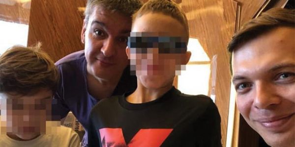 Haber | RUS EŞCİNSEL ÇİFT EVLATLIK ÇOCUKLARIYLA ÜLKELERİNDEN KAÇTI