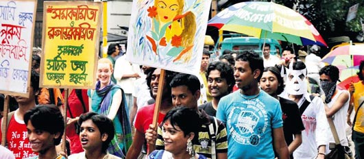 Haber | Hintli eşcinseller ilk defa sokakta 